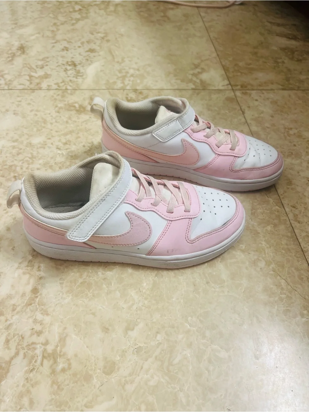 Nike Kids White and Pink Low-Top Sneakers